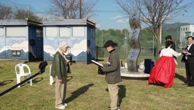 김행선 시인, 2025년 남양주 북한강문학제에서 제15회 북한강문학상 본상 수상 김행선 시인, 2025년 남양주 북한강문학제에서 제15회 북한강문학상 본상 수상